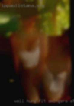 Well hung fit swingers Athens, TN guy lookin for meets.